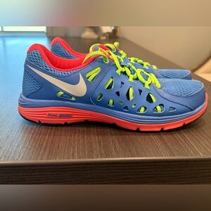 Women’s Nike dual fusion